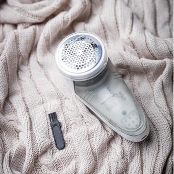 Preview: 2er-Set Akku-Fusselentferner mit Auffangbehälter: Effizient, kabellos & schonend, für Kleidung, Möbel & Textilien, wiederaufladbar, leicht zu reinigen