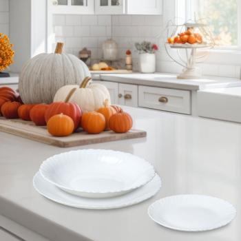 Preview: Edles 18-teiliges Geschirr-Set aus Glas, weiss, wellenförmiger Rand: Hochwertig, stilvoll und zeitlos