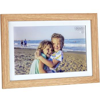 Preview: Digitaler Bilderrahmen in edlem Rahmen in heller Holzoptik mit App-Steuerung & weltweitem Bild-Upload, 10,1‘‘, für lebendige Erinnerungen