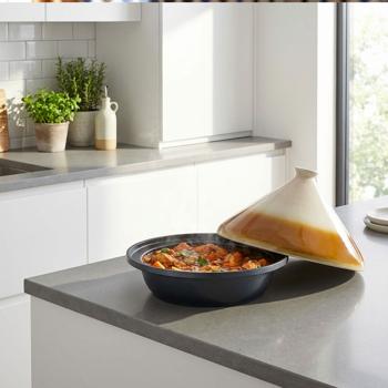 Preview: Traditionelle Tagine (Tajine) mit Deckel aus Keramik, 2,5 l, Ø 30 cm: Für schonendes Schmoren & aromatische Gerichte, marokkanische Küche