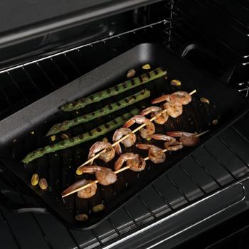 Preview: Hochwertige rechteckige Grillplatte aus Gusseisen (33x22 cm) mit Griffen: Für authentische Grillstreifen & Aromen, vielseitig & ideal für Fleisch, Gemüse & Fisch