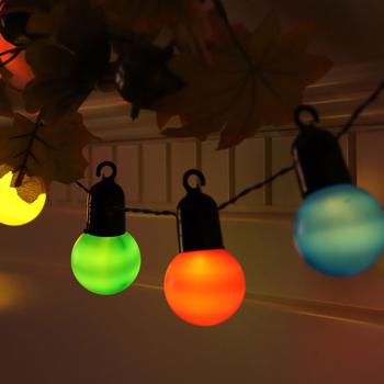 Stimmungsvolle 4-farbige LED-Lichterkette mit 20 Glühbirnen, ca. 4 m, IP44: Farbenfrohe Lichtergirlande - Ideal für Garten, Balkon & Party