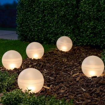 Preview: Dekorative 5er Solar Leuchtkugeln mit Erdspiess: Warmweiss & RGB - LED Gartenlampen, Ideal für Terrasse, Rasen & Blumenbeet