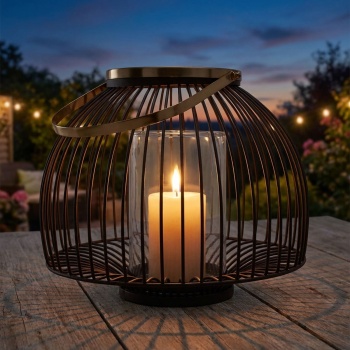 Preview: Elegantes Metall-Windlicht mit Glaseinsatz - Stimmungsvolle Akzente für drinnen & draussen - Henkel für leichten Transport - Braun-Gold Ø28x23cm