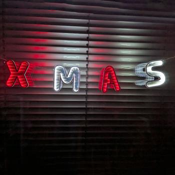 Preview: Festlicher XMAS LED Schriftzug mit 3D-Effekt. Leuchtbuchstaben für eine magische Weihnachts- und Fensterbeleuchtung-Deko-Highlight für die Weihnachtszeit