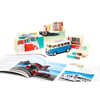 Preview: Caravaning Adventskalender mit VW Bulli T1 Modellauto Bausatz 1:24 – Inkl. grossformatigem Buch; das perfekte Geschenk für Camping-Fans
