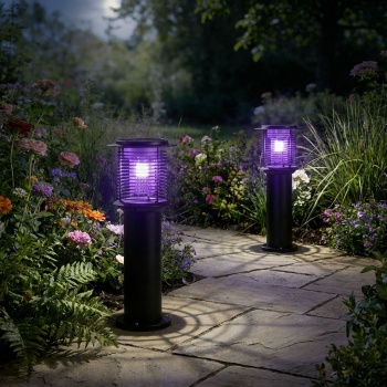 2er-Set Solar Gartenlampe mit Mückenvernichter aus Edelstahl, 2in1 LED Wegeleuchte Schwarz, Warmweiss 300lm & UV Insektenschutz 15lm, IP44, 25 x 60 cm