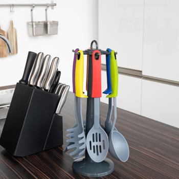 Preview: Praktisches Küchenhelfer Set 7-teilig: 6 Küchenwerkzeuge mit stabilem Drehständer, Spülmaschinenfestes Küchenutensil-Set, ergonomische Griffe für Kochen 