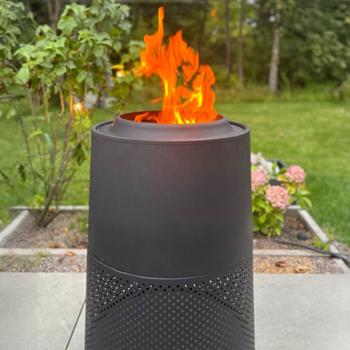 Preview: Robuste Feuerstelle Raucharm, Schwarz: Doppelwandiges Feuerfass für Holz & Pellets - Perfekt für Garten, Terrasse, Balkon