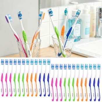 Zahnbürsten 24er-Pack mit Zungenreiniger – Ultra-Soft Handzahnbürsten Set in 4 Farben für die Familie – Rutschfester Griff für optimale Pflege