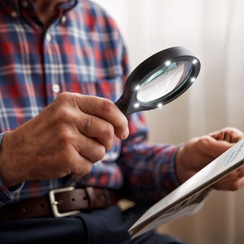 Preview: 2er-Set LED Leselupe: 2x Vergrösserung, 9cm Glaslinse, Profi Handlupe beleuchtet, ideal für Senioren, Hobby & Basteln - Seh- & Lesehilfe