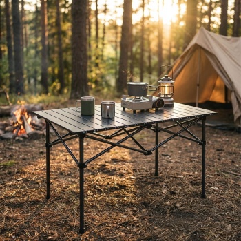 Campingtisch höhenverstellbar mit Rollplatte aus Metall, Faltbarer Outdoor Tisch für Picknick & Camping, Inkl. Tragetasche, 95,5 x 55,5 x 49,5/80 cm