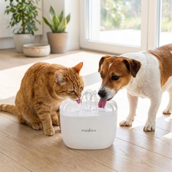 Trinkbrunnen für Hunde & Katzen, 2L, Ultra-Leise Pumpe, 4-fach Filter, LED-Licht, BPA-frei, Wasserautomat mit 360 Grad Wasserfall-Design, Katzenbrunnen 