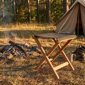 Preview: 2er-Set Komfortabler Klapphocker aus Holz – Wetterfester Gartenhocker & Camping Hocker klappbar – Stabiler Falthocker für Grillpartys, Camping und Angeln