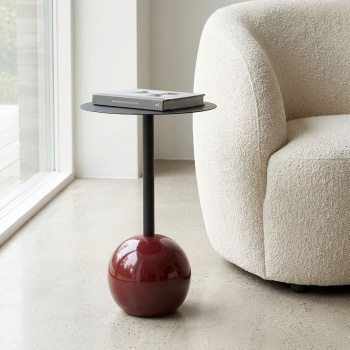 Design Beistelltisch mit runder Tischplatte, schwarz-bordeaux – Moderner Säulenfuss mit Kugel als Standbein – Dekorativer Ablagetisch