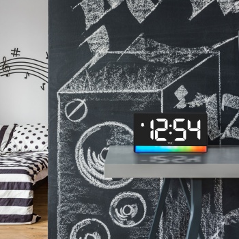 Preview: Moderner Digitalwecker mit Stimmungslicht: LED-Lichtwecker mit USB-Ladefunktion, 6 Farbverläufe, 8 konstante Farben, dimmbar - Netzbetrieb & Batterien