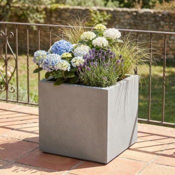 Preview: Blumentopf Quadratisch 38cm in Beton-Grau, Pflanzkasten 25L aus Kunststoff für Innen & Aussen, Frostsicher & UV-Beständig, Leichtgewicht