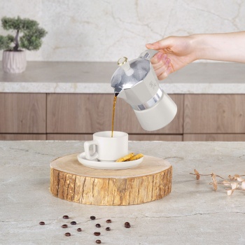 Preview: Kaffeebereiter für 3 Tassen Espresso – 150 ml Espressokocher aus Aluminium in mattem Creme – Einfache Zubereitung und leichte Reinigung