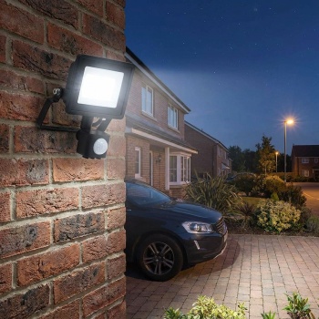 Preview: LED Flutlichtstrahler mit Bewegungssensor – 1620 Lumen Aussenstrahler - 4000K - Verstellbarer Wandstrahler IP44 – 3x8m Erfassung