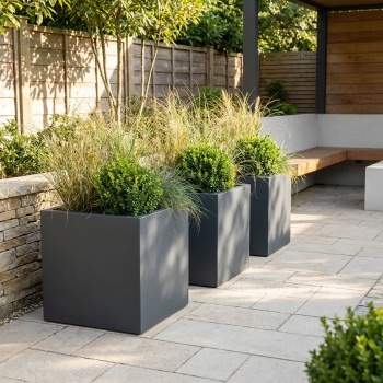 3er-Set Blumentopf Quadratisch 58cm in Anthrazit, Pflanzkasten 91L aus Kunststoff für Innen & Aussen, Frostsicher & UV-Beständig, Leichtgewicht