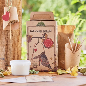 Leckerbissen Bausatz Wildtierwelt - 3 Futterglocken DIY Bastelset für Kinder - Winter Futterstellen für Wildvögel mit Kokosfett