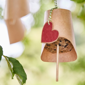 Preview: Leckerbissen Bausatz Wildtierwelt - 3 Futterglocken DIY Bastelset für Kinder - Winter Futterstellen für Wildvögel mit Kokosfett