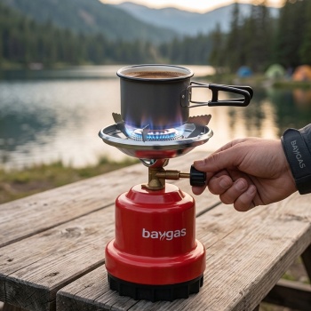 Preview: Kompakter Gaskocher für Camping & Outdoor, rot – Robutes Metallgehäuse, stufenlos regulierbare Flamme, für 190g Gaskartuschen, max. 0,8 kW Leistung