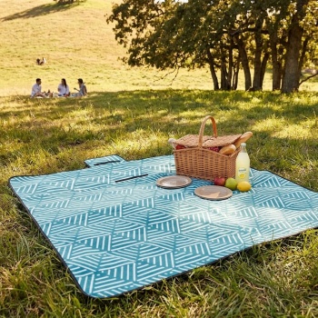 Preview: Picknickdecke in Türkis (150x130 cm), wasserdicht – Leicht, faltbar & ideal für Garten, Park, Strand, Camping und den Urlaub unterwegs