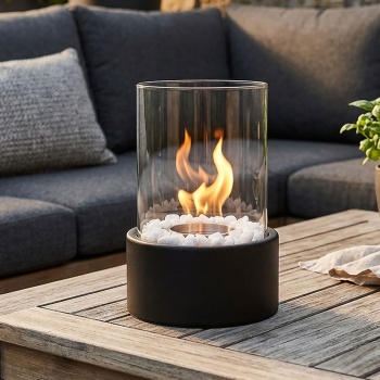 Preview: Elegantes Tischfeuer Bio Ethanol mit Glaszylinder, inkl. Flammenstempel & Zange – Schwarzes Tischkamin Stahl für Innen- & Aussenbereich