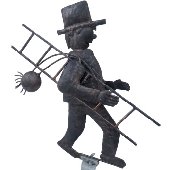 Preview: Dachrinnen- und Zaunfigur Schornsteinfeger im edlen Kupferlook – Witzige Metall Deko für Dachrinne & Zaun inkl. stabiler Klemmhalterung,  25x9x40cm