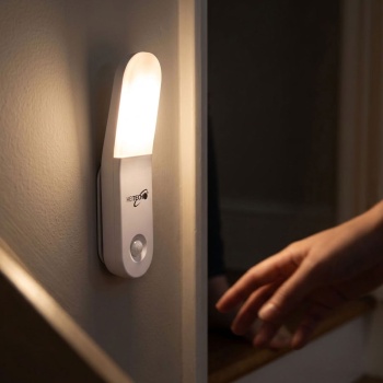 Preview: LED Orientierungslicht mit Bewegungsmelder, Akku Nachtlicht warmweiss mit Magnet und Klebepad, USB-C aufladbar, Sensorlicht für Flur, Treppe