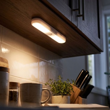 Preview: LED-Sensorlicht Leiste mit Dämmerungs- und Bewegungssensor, 160 Lumen Kaltweiss, bis 3 m, 120°, 3 Lichtmodi, inkl. 4x AAA, Klebemontage