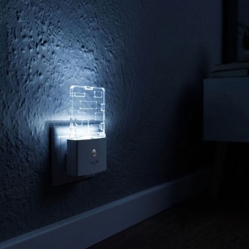 Preview: LED-Nachtlicht Moonlight mit Dämmerungssensor, 2,5 Lumen, 0,5 W, Orientierungslicht, dekorative Leuchtscheibe
