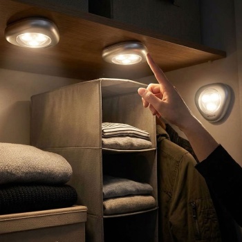 Preview: 3er-Set LED Push-Lichter mit je 3 LEDs: Kompakte Touch-Lampen, batteriebetrieben inkl. 3x AAA - mit Klebestreifen und Halter, silber