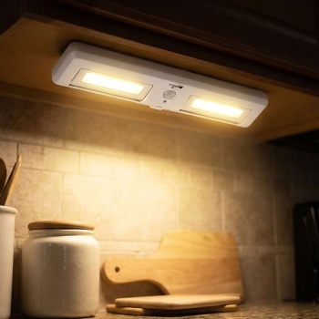 Preview: COB-LED-Lichtleiste mit Bewegungsmelder, 180° bei 4 m, einstellbare Lichtstrahlung, ABS-Gehäuse, Schranklicht, inkl. 3x AA Batterien