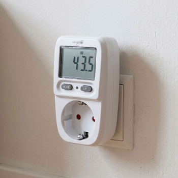 Preview: Energiekosten-Messgerät: Stromverbrauch Messgerät für die Steckdose, misst Leistung und Spannung - grosse LCD-Anzeige, weiss