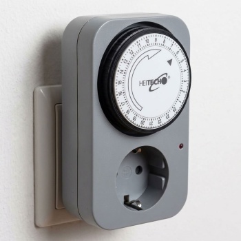 Preview: Analoge Zeitschaltuhr, 96 Schaltzeiten im 15-Minuten-Raster, Kontrollleuchte, Schiebeschalter Dauer-Ein, max. 3500 W