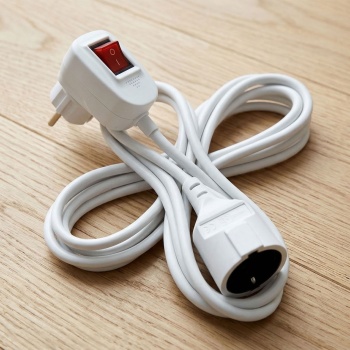 Preview: Verlängerungskabel mit Schalter 3 m weiss, beleuchteter 2-poliger Ein-/Ausschalter am Stecker, 3 x 1,5 mm², 90° Schuko-Stecker, bis 3500 W