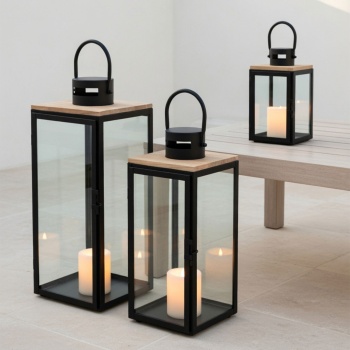 Preview: Laternen 3er Set aus Holz & Metall, schwarz mit Glas und Fichtenholz-Deckel, 48/40/29 cm, Windlicht mit Tragegriff & Tür, Deko Laterne