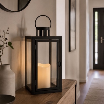 Laterne mit LED-Kerze und Timer, H 27,5 cm, schwarze Deko-Laterne mit Tragering & Tür, flammenlose Kerze in Creme, batteriebetrieben