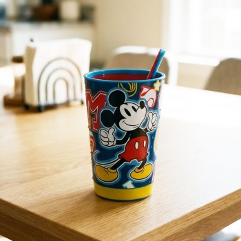 Mickey Mouse Kinder Trinkbecher mit Kippschutz 470 ml: Bunter praktischer Kunststoffbecher für Schule, Kindergarten & unterwegs