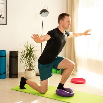 Preview: Balance Kissen mit Massage-Noppen - stärkt Rücken & schult Gleichgewicht - dynamisches Luft-Sitzkissen Ø 33 cm - 140 kg belastbar - inklusive Luftpumpe