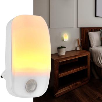 Energieeffizientes Plug-in LED Nachtlicht mit Bewegungssensor und Dämmerungssensor, Praktisch für die Steckdose, Orientierungslicht, warmweiss