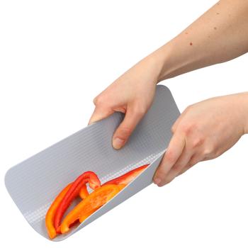 Preview: Flexible Schneidebretter 3er-Set - Ideal für Küche & Hobby - Messerschonend, rutschfest, spülmaschinenfest - 20x28cm, mehrfarbig, leicht einrollbar