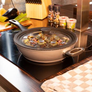 Preview: Universaldeckel Glas mit Silikonring - für Töpfe & Pfannen 16/18/20 cm - schützt vor Kratzern - spülmaschinenfest - 417g - mit Entlüftungsloch