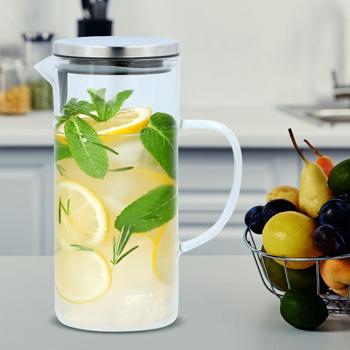 Preview: Glaskaraffe 1,3L – mit Metall-Deckel & Sieb – stilvoll, robust & spülmaschinengeeignet – ideal für Wasser, Saft & Tee – elegantes Design für Tisch & Küche