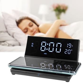 Moderner Wecker (14x7x12,5cm, schwarz) mit kabelloser QI-Ladefunktion – Stilvolles Design & bequemes Aufladen für das Smartphone