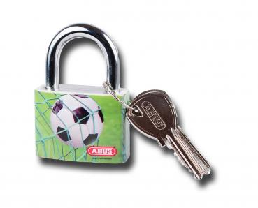 Abus Vorhängeschloss Fussball - Leichtes Aluminium mit sportlichem Motiv, 2 Schlüssel - Doppelte Kugelverriegelung, NANO PROTECT-Beschichtung, 57x33x16mm