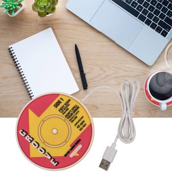 Tassenwärmer Schallplatte - USB-Ladekabel - Retro-Design 10cm - Robust aus Kunststoff - Für Büro, Home Office, Kaffee, Tee, Suppen - Hält Heissgetränke warm