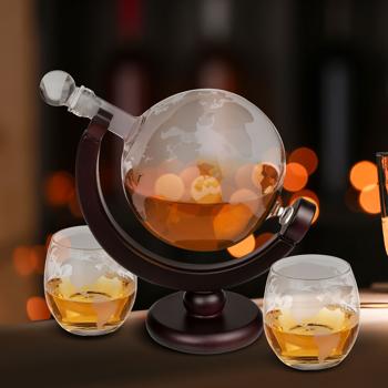 Weltkugel Getränkespender Set: 300 ml Spender, 2 Gläser: Holzständer, Originelles Design, für besondere Getränkemomente